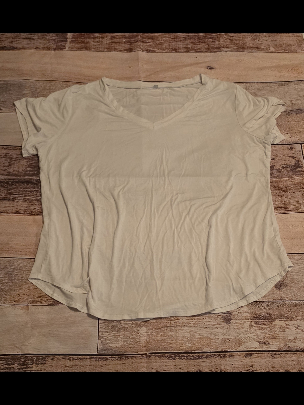 Women's V-Neck Short Sleeve Tee - Cream
